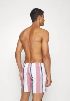 Hollister Co. ELEAVTED ESSENTIALS STRIPES - Badeshorts - Pink 10 Hollister Co. ELEAVTED ESSENTIALS STRIPES - Badeshorts - Pink -Badebekleidungsgeschäft 00f095133b91487789504ff9232f7ed7