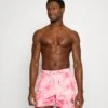 Calvin Klein Swimwear MEDIUM DOUBLE WB - Badeshorts - Tie Dye Pink -Badebekleidungsgeschäft 1c77b61696934ded8f90d3c0c906a4e4