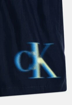 Calvin Klein Swimwear MEDIUM DRAWSTRING GRAPHIC - Badeshorts - Navy Iris -Badebekleidungsgeschäft 72f81a386046473e9cd272c0b761037d