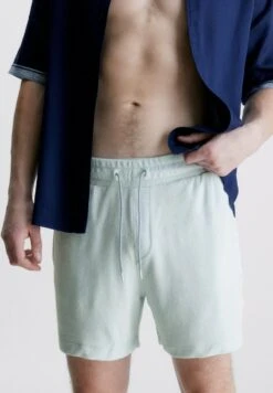 Calvin Klein Swimwear TOWELLING- LOGO TAPE - Badeshorts - Icestorm -Badebekleidungsgeschäft 82a5c747d5bb442dbeb383627fefcd32 1