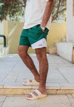 OLIVE LEFTIES - Badeshorts - Green -Badebekleidungsgeschäft de4b7bb2bda3486ca40bc9517696ffb3 1